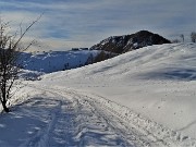 45 Alla Bocchetta di Maesimo (1560 m) il sent. 151 si unifica col sentiero proveniente dalla Culmine San Pietro 